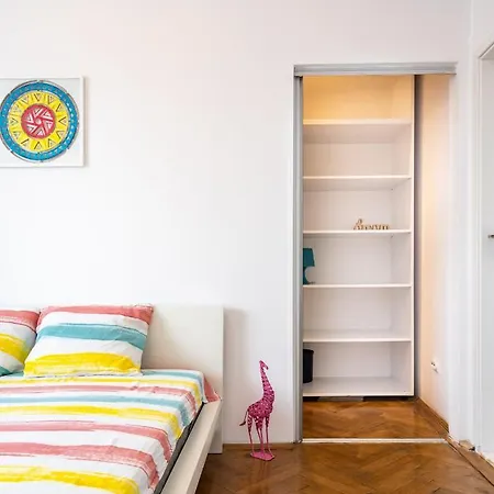 Old - Apartment *